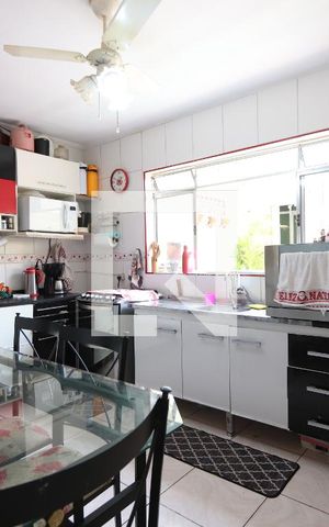 Casa à venda com 350m², 4 quartos e 2 vagasCozinha
