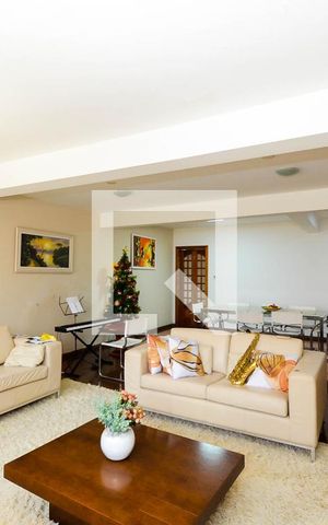Casa à venda com 352m², 3 quartos e 8 vagasSala