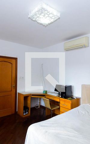 Casa à venda com 352m², 3 quartos e 8 vagasQuarto 2 - Suíte