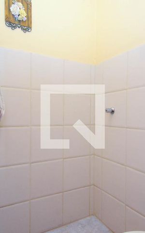 Casa à venda com 352m², 3 quartos e 8 vagasBanheiro de serviço