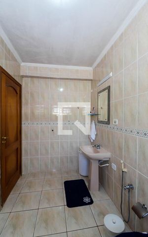 Casa à venda com 352m², 3 quartos e 8 vagasBanheiro do Quarto 3
