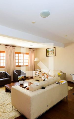 Casa à venda com 352m², 3 quartos e 8 vagasSala