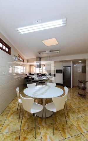 Casa à venda com 352m², 3 quartos e 8 vagasCozinha