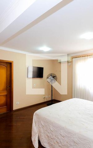 Casa à venda com 352m², 3 quartos e 8 vagasQuarto 3 - Suíte