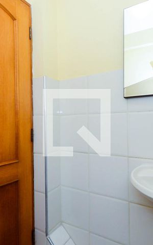 Casa à venda com 352m², 3 quartos e 8 vagasBanheiro de serviço