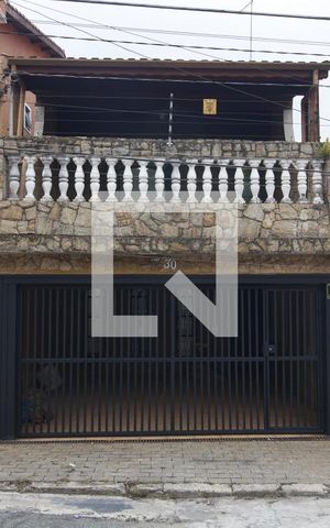 Casa à venda com 220m², 2 quartos e 2 vagasFachada