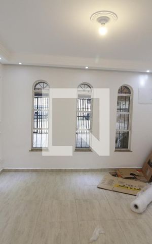 Casa à venda com 220m², 2 quartos e 2 vagasSala de TV