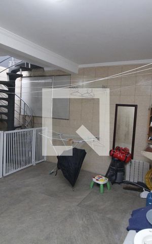 Casa à venda com 220m², 2 quartos e 2 vagasÁrea de Serviço