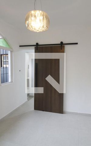 Casa à venda com 220m², 2 quartos e 2 vagasSuíte