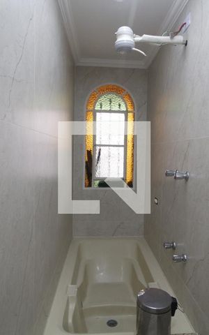 Casa à venda com 220m², 2 quartos e 2 vagasBanheiro da Suíte