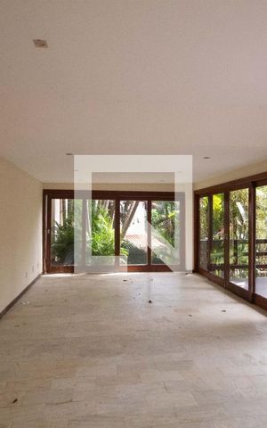 Casa à venda com 350m², 4 quartos e 2 vagas Casa à venda com 350m², 4 quartos e 2 vagasQuintal - Salão de festas