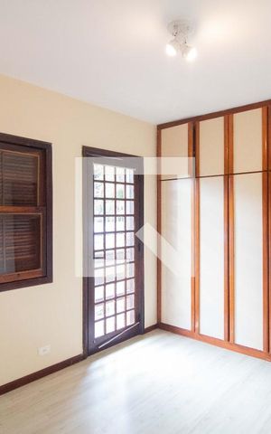 Casa à venda com 350m², 4 quartos e 2 vagas Casa à venda com 350m², 4 quartos e 2 vagasQuarto 2