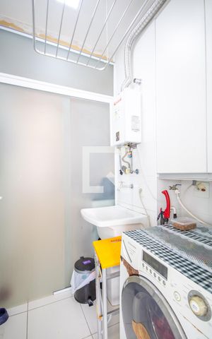 Apartamento à venda com 83m², 3 quartos e 2 vagas Apartamento à venda com 83m², 3 quartos e 2 vagasÁrea de Serviço