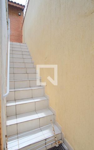 Casa à venda com 290m², 5 quartos e 4 vagasEscada para edícula