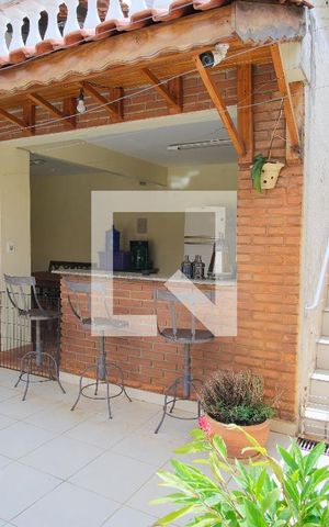 Casa à venda com 290m², 5 quartos e 4 vagasEscada para edícula