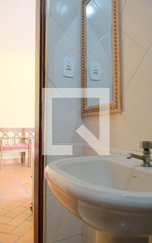 Casa à venda com 290m², 5 quartos e 4 vagasBanheiro de serviço