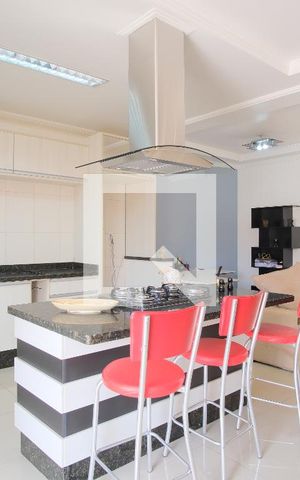 Casa à venda com 290m², 5 quartos e 4 vagasEdícula Sala