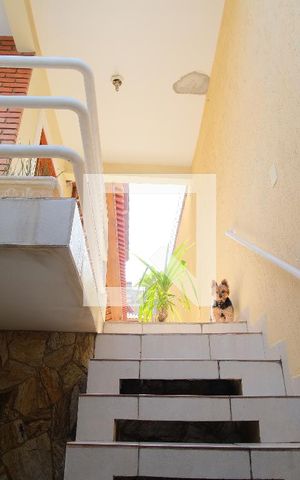 Casa à venda com 290m², 5 quartos e 4 vagasEscada da entrada