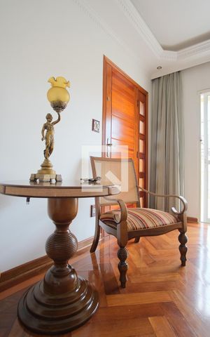Casa à venda com 290m², 5 quartos e 4 vagasSala