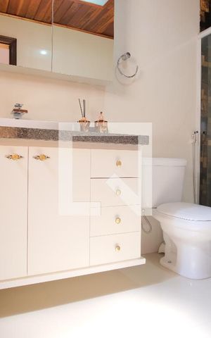 Casa à venda com 290m², 5 quartos e 4 vagasBanheiro da Suíte