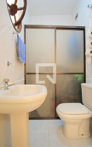Casa à venda com 290m², 5 quartos e 4 vagasBanheiro de serviço