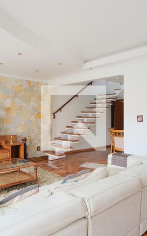 Casa à venda com 290m², 5 quartos e 4 vagasSala