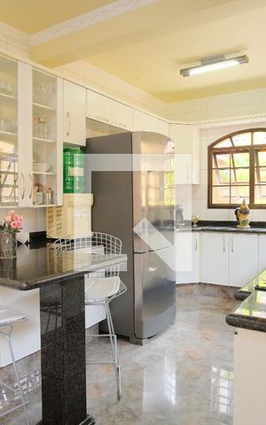 Casa à venda com 290m², 5 quartos e 4 vagasCozinha
