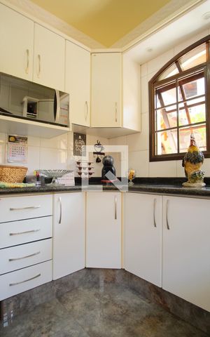 Casa à venda com 290m², 5 quartos e 4 vagasCozinha