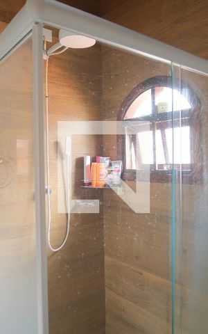 Casa à venda com 290m², 5 quartos e 4 vagasBanheiro Social