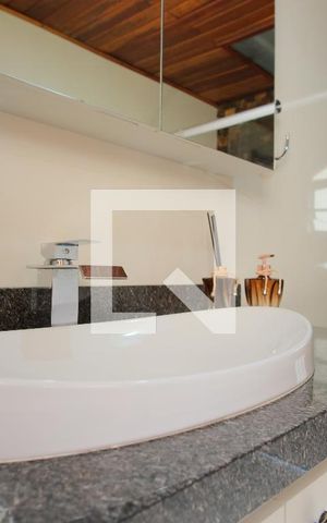 Casa à venda com 290m², 5 quartos e 4 vagasBanheiro da Suíte