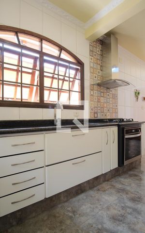 Casa à venda com 290m², 5 quartos e 4 vagasCozinha