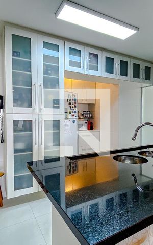 Apartamento à venda com 81m², 3 quartos e 2 vagasCozinha