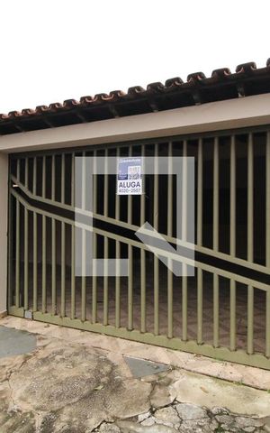 Casa para alugar com 210m², 3 quartos e 3 vagasFachada