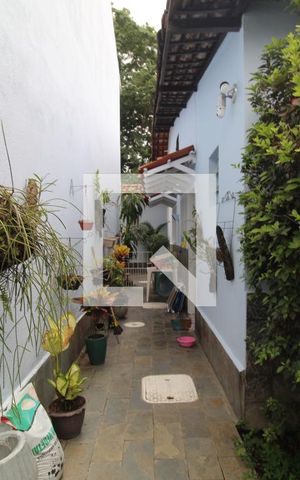 Casa de condomínio à venda com 684m², 3 quartos e 3 vagasLateral 1