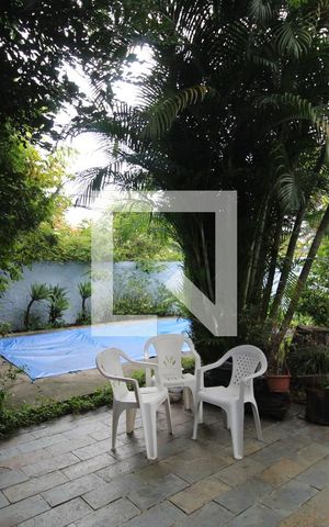 Casa de condomínio à venda com 684m², 3 quartos e 3 vagasQuintal