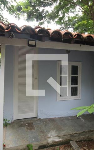 Casa de condomínio à venda com 684m², 3 quartos e 3 vagasLateral 2 - Edícula/despensa