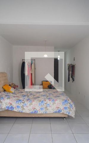 Casa à venda com 160m², 4 quartos e 2 vagas Casa à venda com 160m², 4 quartos e 2 vagasSuíte
