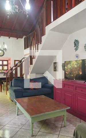 Casa à venda com 160m², 4 quartos e 2 vagas Casa à venda com 160m², 4 quartos e 2 vagasSala