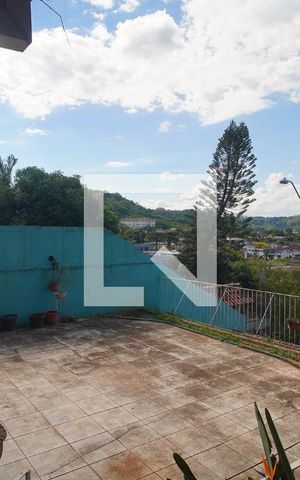Casa à venda com 160m², 4 quartos e 2 vagas Casa à venda com 160m², 4 quartos e 2 vagasVaranda