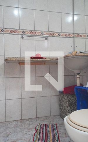 Casa à venda com 160m², 4 quartos e 2 vagas Casa à venda com 160m², 4 quartos e 2 vagasBanheiro da Suíte