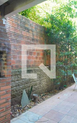 Casa à venda com 160m², 4 quartos e 2 vagas Casa à venda com 160m², 4 quartos e 2 vagasChurrasqueira
