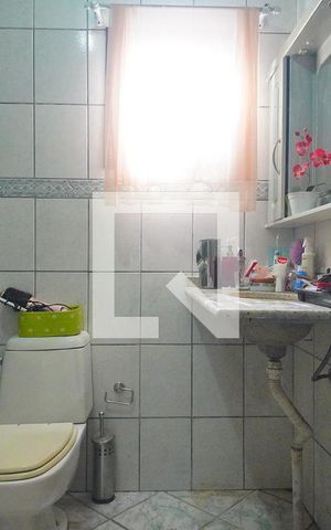 Casa à venda com 160m², 4 quartos e 2 vagas Casa à venda com 160m², 4 quartos e 2 vagasBanheiro