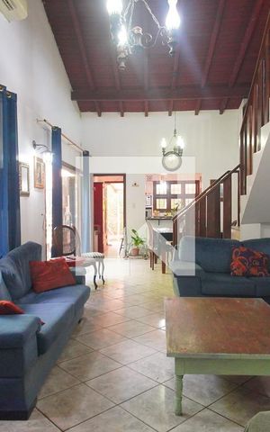 Casa à venda com 160m², 4 quartos e 2 vagas Casa à venda com 160m², 4 quartos e 2 vagasSala