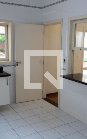 Casa de condomínio à venda com 394m², 4 quartos e 5 vagas Casa de condomínio à venda com 394m², 4 quartos e 5 vagasCOZINHA 1 PISO