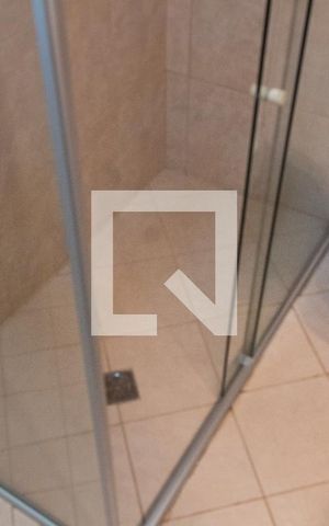 Casa de condomínio à venda com 394m², 4 quartos e 5 vagas Casa de condomínio à venda com 394m², 4 quartos e 5 vagasBANHEIRO DA SUITE TÉRREO