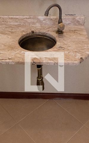 Casa de condomínio à venda com 394m², 4 quartos e 5 vagas Casa de condomínio à venda com 394m², 4 quartos e 5 vagasLAVABO 1 ANDAR