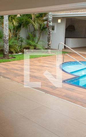 Casa de condomínio à venda com 394m², 4 quartos e 5 vagas Casa de condomínio à venda com 394m², 4 quartos e 5 vagasÁREA EXTERNA FUNDOS