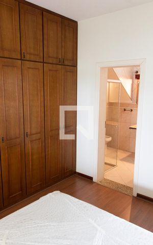 Casa de condomínio à venda com 394m², 4 quartos e 5 vagas Casa de condomínio à venda com 394m², 4 quartos e 5 vagasSUITE TÉRREO