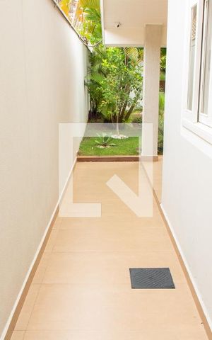 Casa de condomínio à venda com 394m², 4 quartos e 5 vagas Casa de condomínio à venda com 394m², 4 quartos e 5 vagasCORREDOR LATERAL