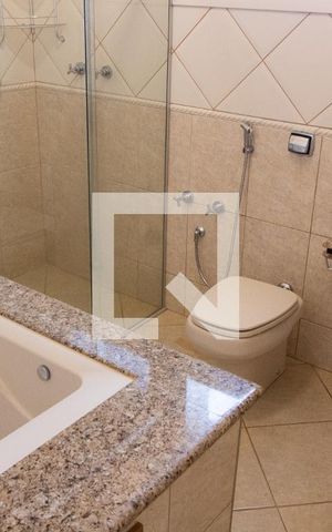 Casa de condomínio à venda com 394m², 4 quartos e 5 vagas Casa de condomínio à venda com 394m², 4 quartos e 5 vagasBANHEIRO SUITE 2